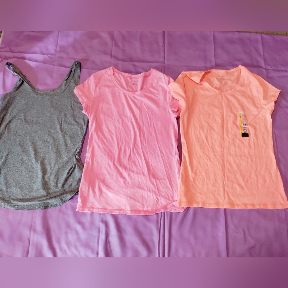 No Boundaries + On Fire, 3 shirts (large)+ 1 black shirt (2x)